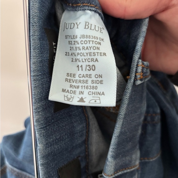 Judy Blue Pull on Jeans NO ZIPPER! Boyfriend Fit, minimal distressing cuffed 30 - Picture 5 of 6